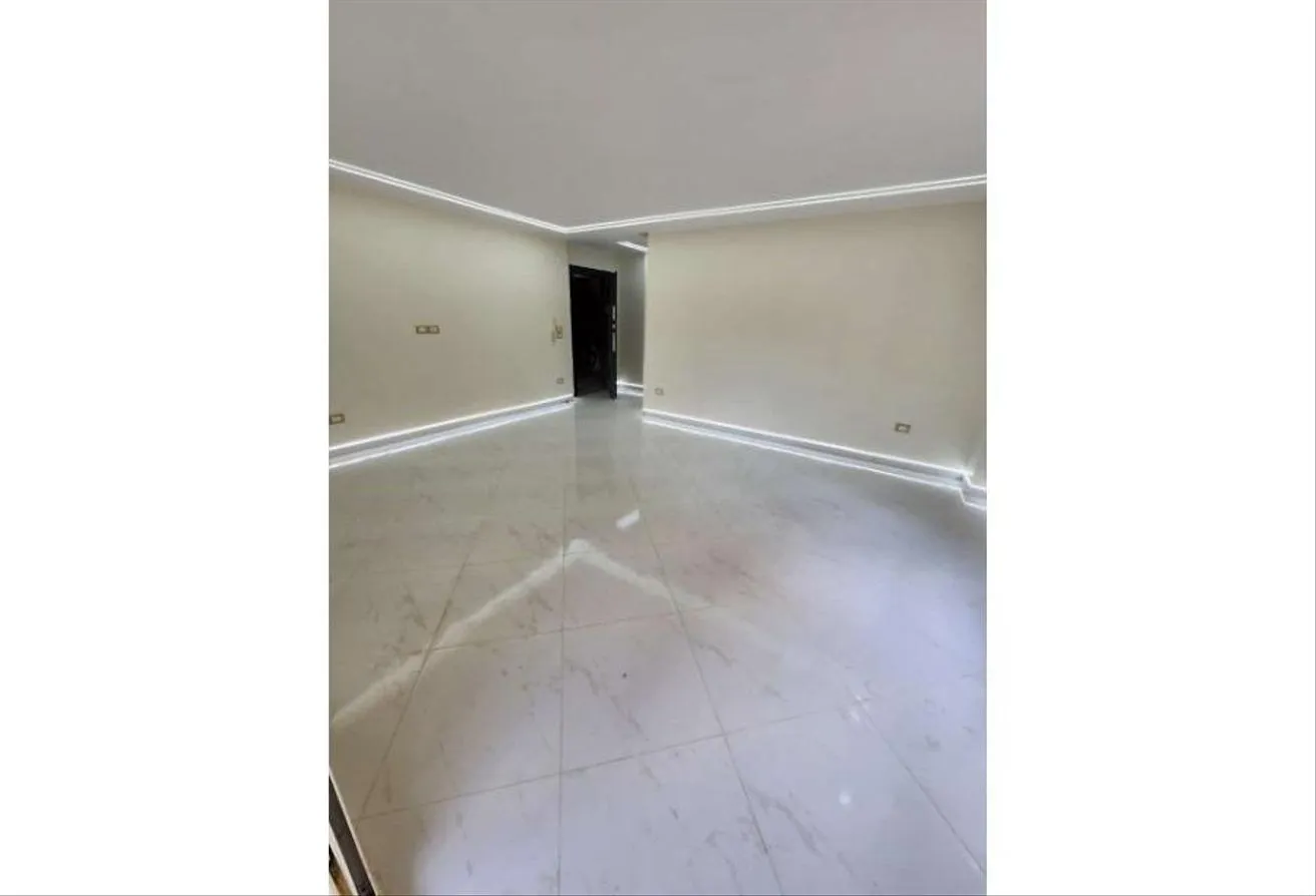 Sale in Al Khamayel city: شقه في مدينه الخمائل بالشيخ زايد المرحله التالتة
