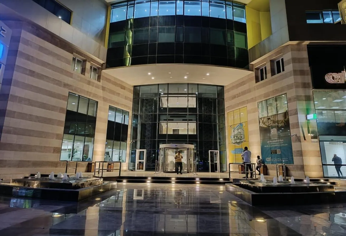 Rent in 90 Street: Administrative Office Space in a Prime location