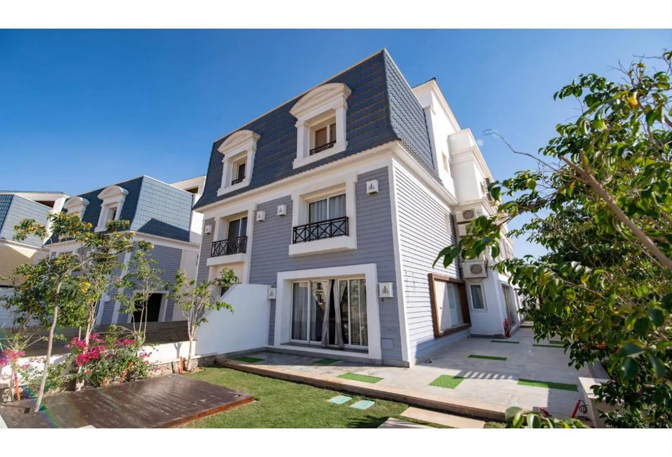Sale in Mountain View iCity October: للبيع فيلا بحديقة في مونتن فيو اكتوبر بالتقسيط