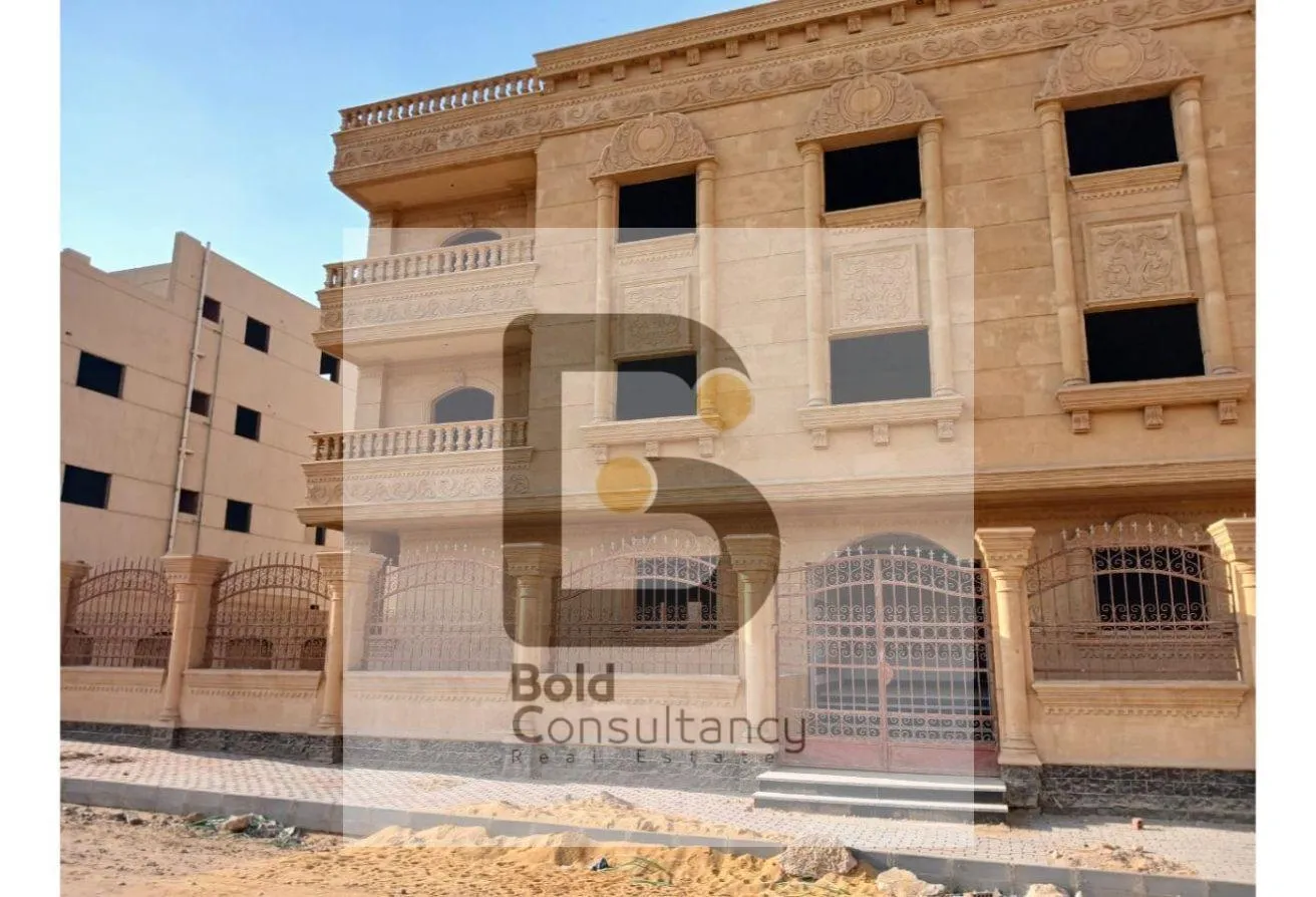 Sale in El Koronfel: شقة للبيع بحي القرنفل 7 دور ارضي بجاردن