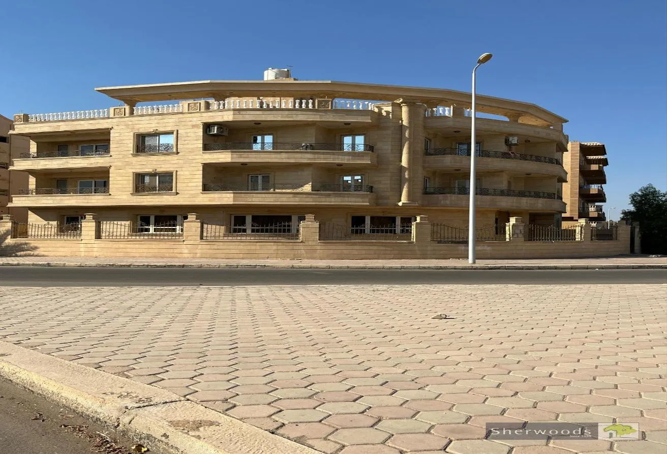 Sale in El Shorouk Compounds: فيلا مستقلة 615 م بكمبوند بالشروق
