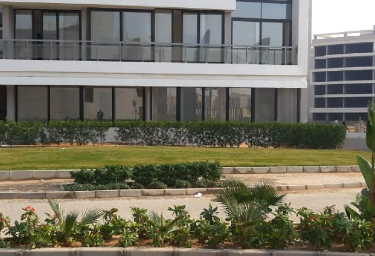Rent in lakefront: شقه ايجار علي البلاط ليك فرونت حدائق اكتوبر
