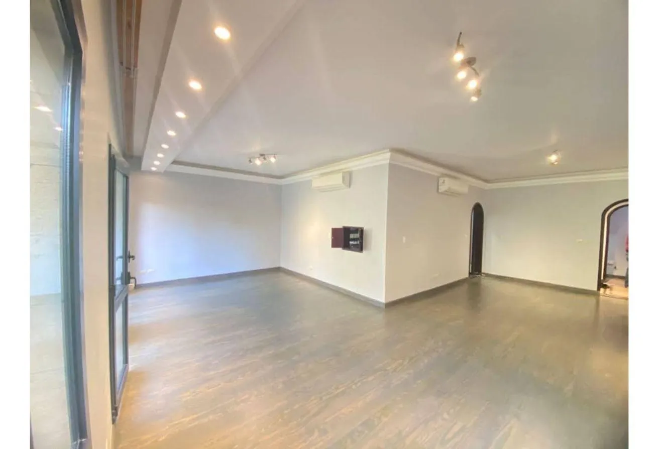 Rent in Westown: Ground floor with private garden, 3 rooms, nanny
