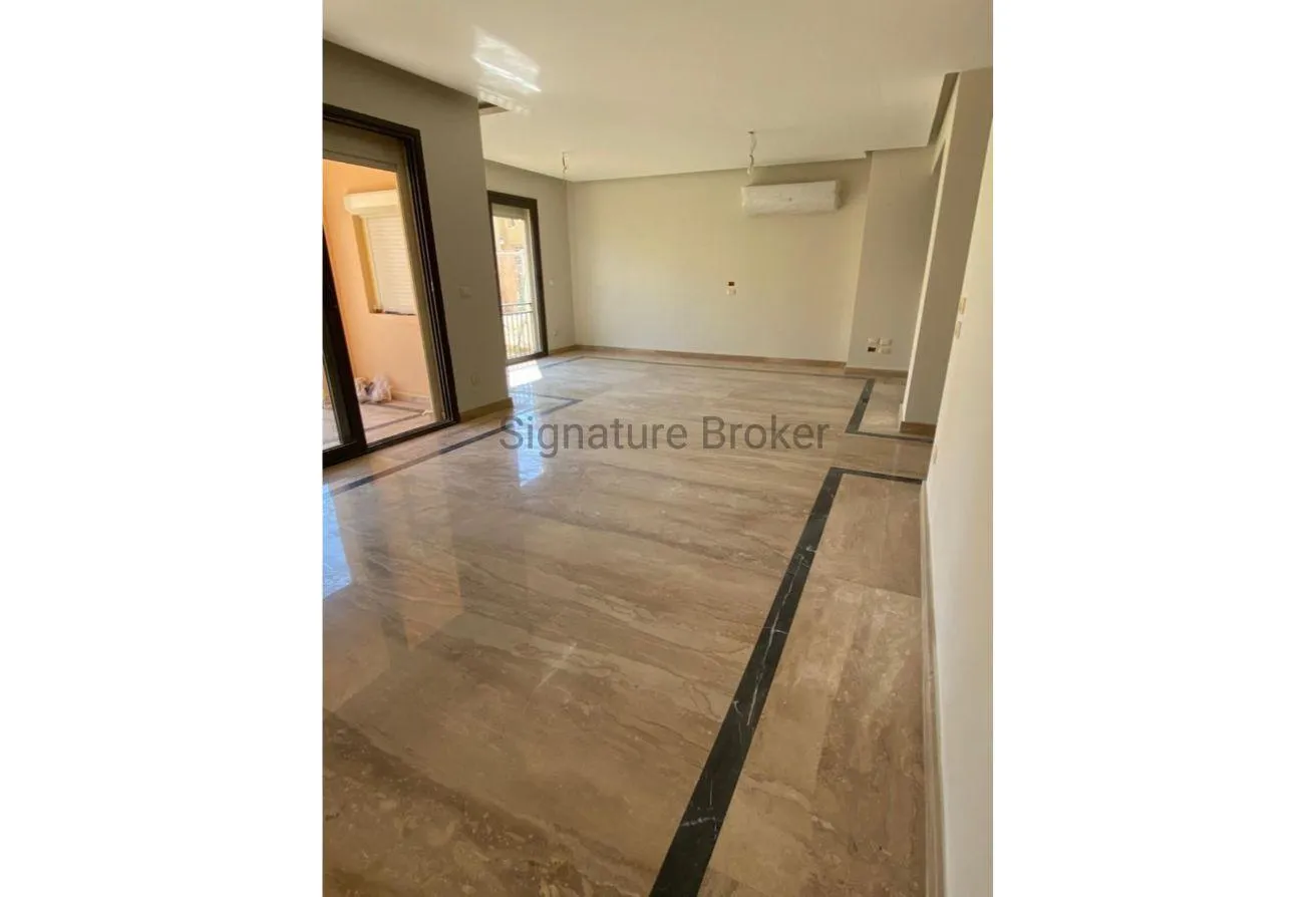 Rent in Mivida: Town house For rent  Bua 280 m in Mivida