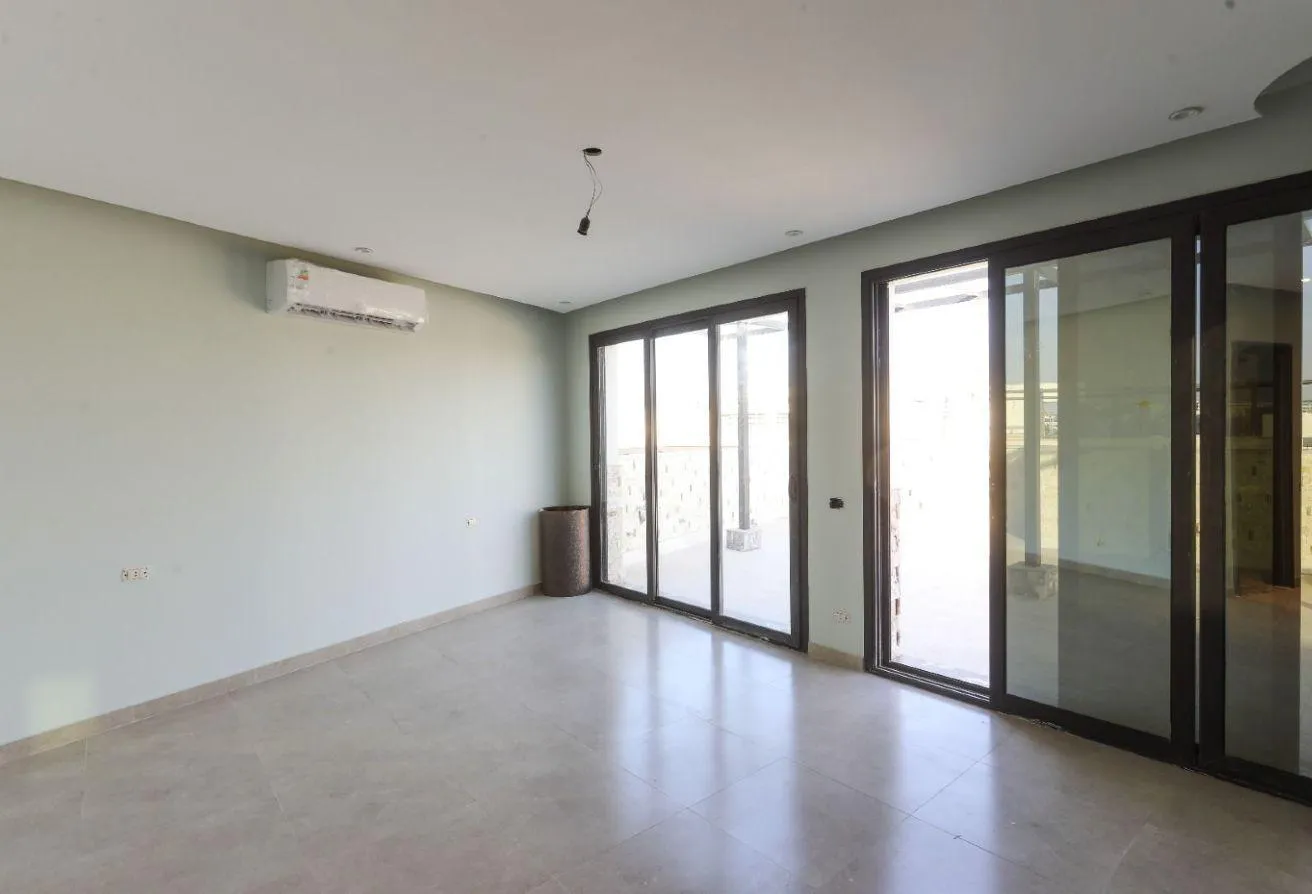 Rent in Six West: Studio for rent in 6 West Sodic