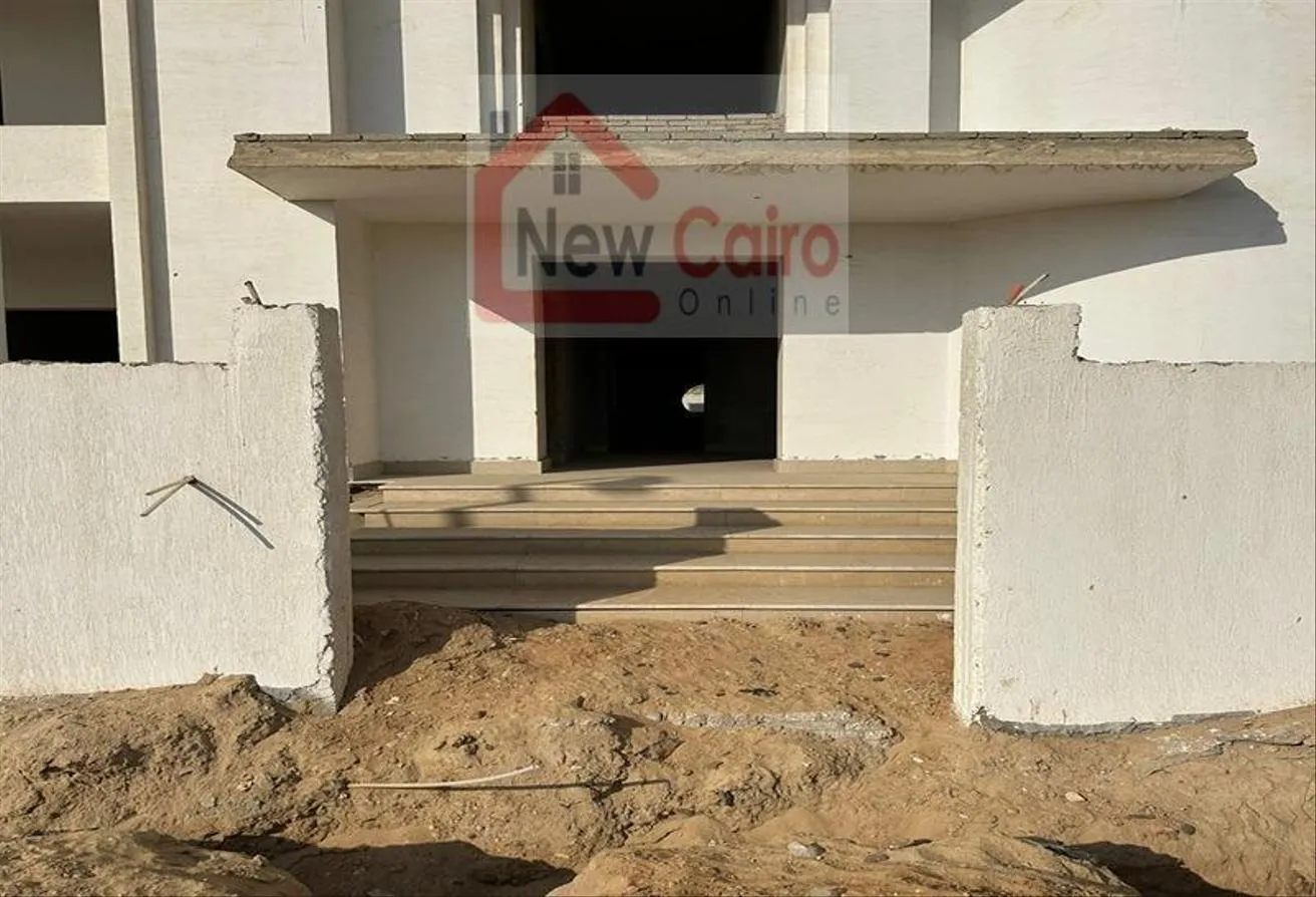 Sale in West Golf: Luxury 6-Bedroom Villa for Sale in West Golf