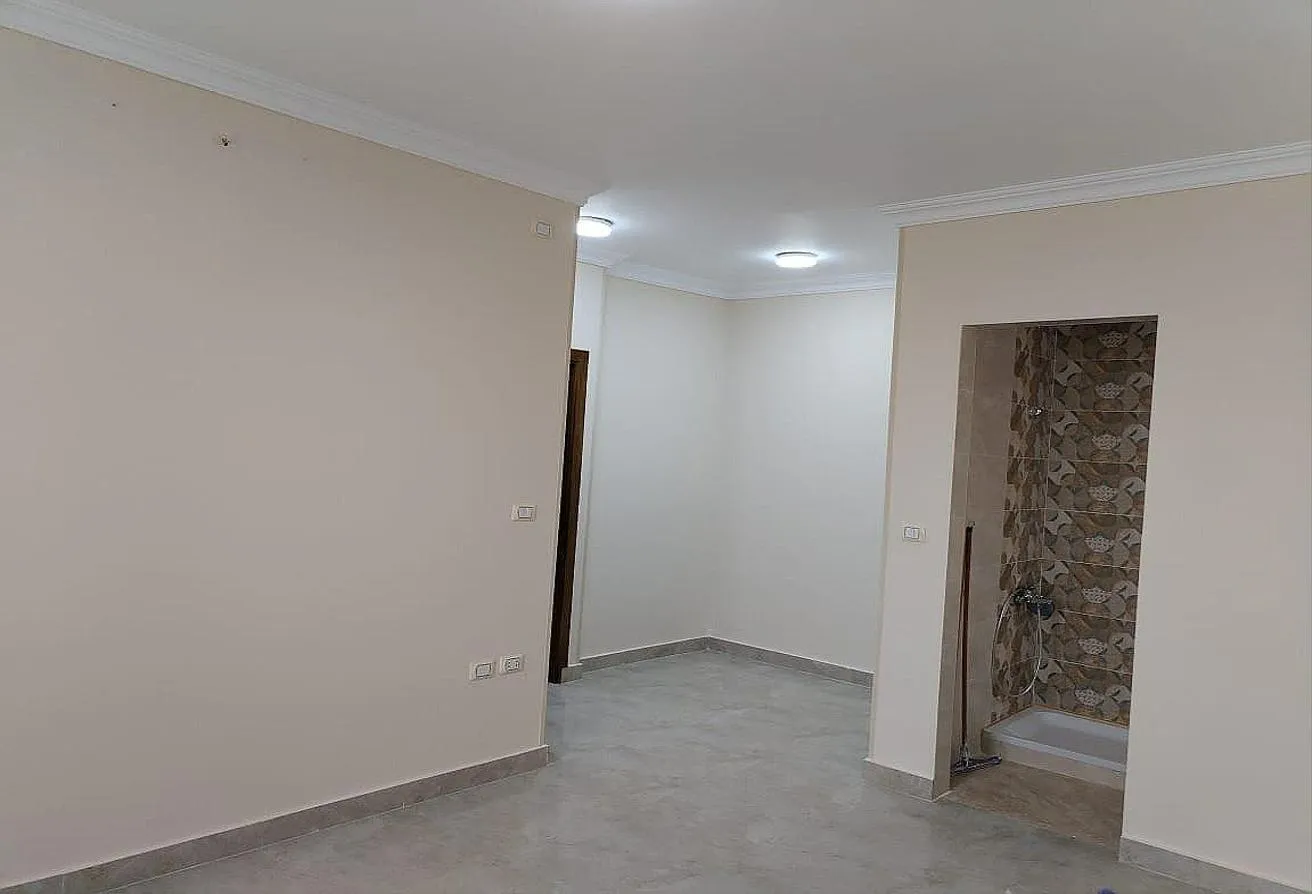 Rent in 16th District: شقة مساحة ٢٠٠م أرضى مرتفع + ١٠٠م حديقة بالمطبخ