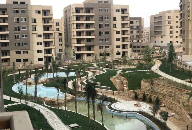 شقة بحديقة للبيع في كمبوند زا سكوير القاهرة الجديدة