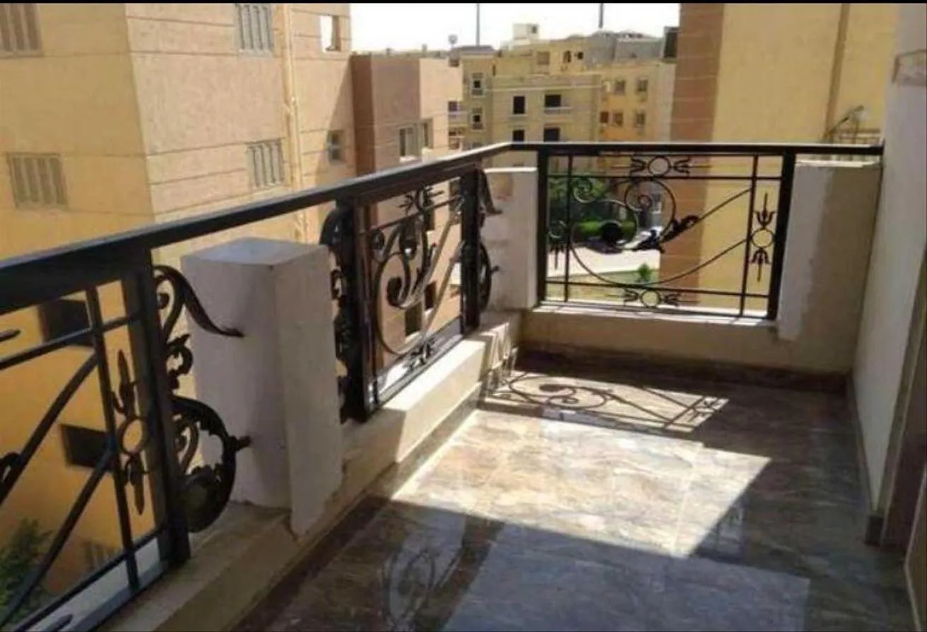 Sale in 10th District: شقه للبيع في فيلات الحي العاشر الشيخ زايد