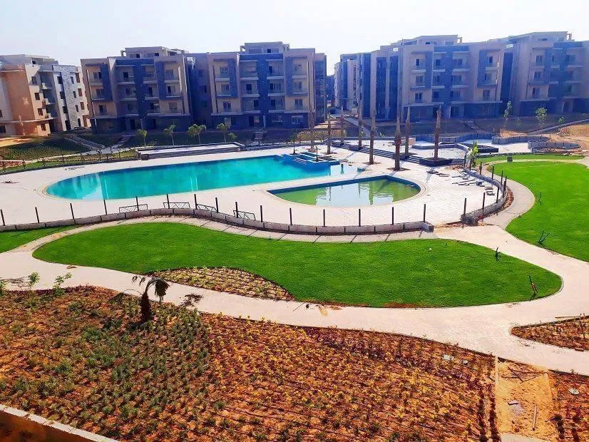 Sale in Galleria Moon Valley: office new cairo galleria mall installment ready.