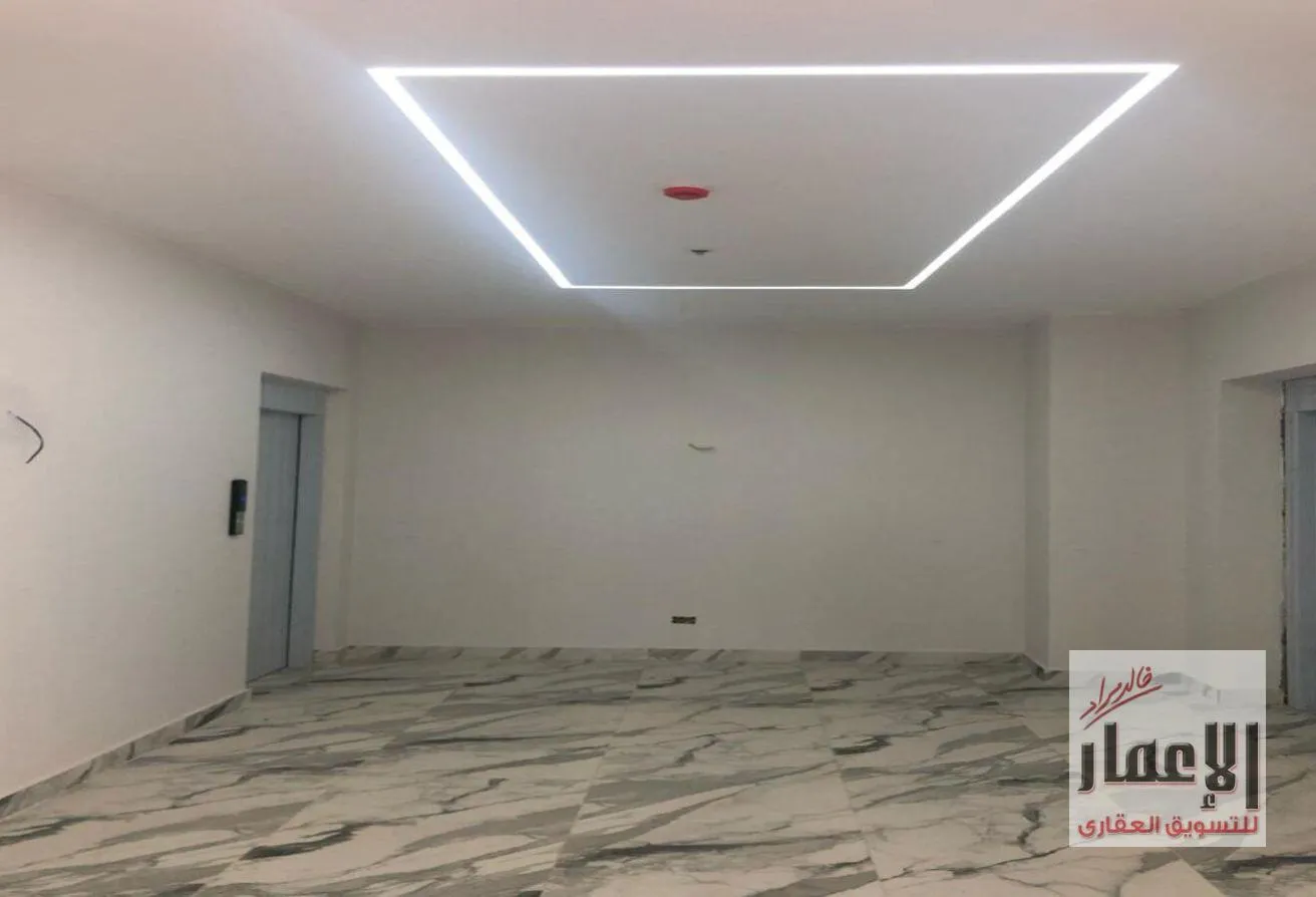 Rent in Kargo Mall: Clinic for rent in Cargo Mall, Sheikh Zayed, in fr