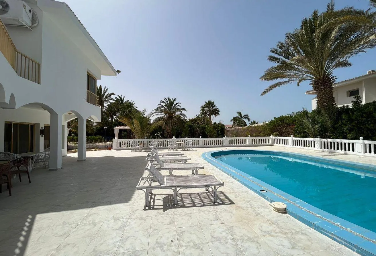 Sale in Hurghada: Villa in Hurghada - private beach and pool - sale