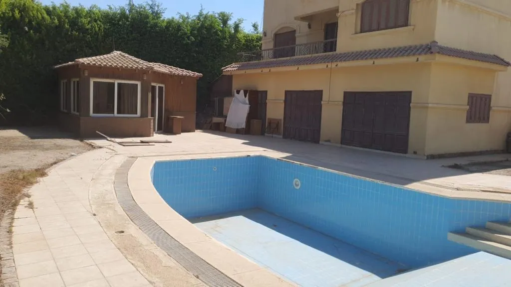 فيلا للبيع في 6 أكتوبر ، اكتوبر هيلز ، تشطيب كامل .