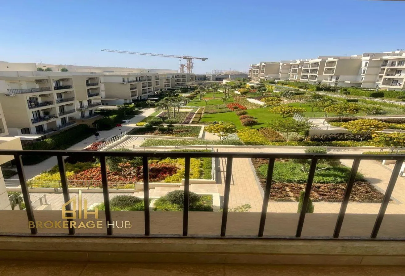 Rent in Moon Residences: Apartment 207m for rent in fifth square marasem