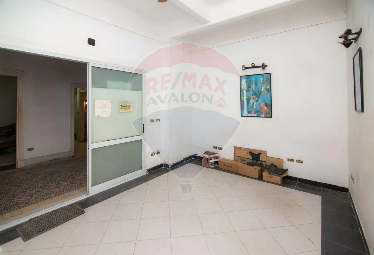 Rent in Cleopatra: شقة مفروشة للإيجار 220م كليوباترا (خطوات من البحر)