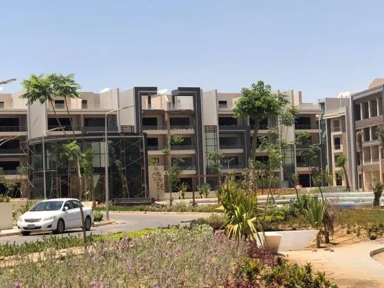 Sale in Midtown: Penthouse View AUC RTM With 10% DP Over 5 Years !!