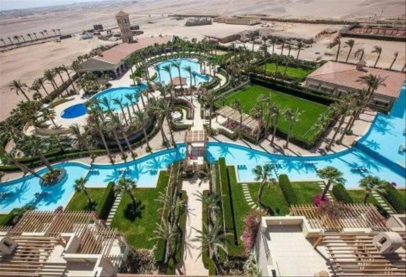 Sale in Veranda: شقه بحديقه خاصه للبيع داخل فيراندا سهل حشيش