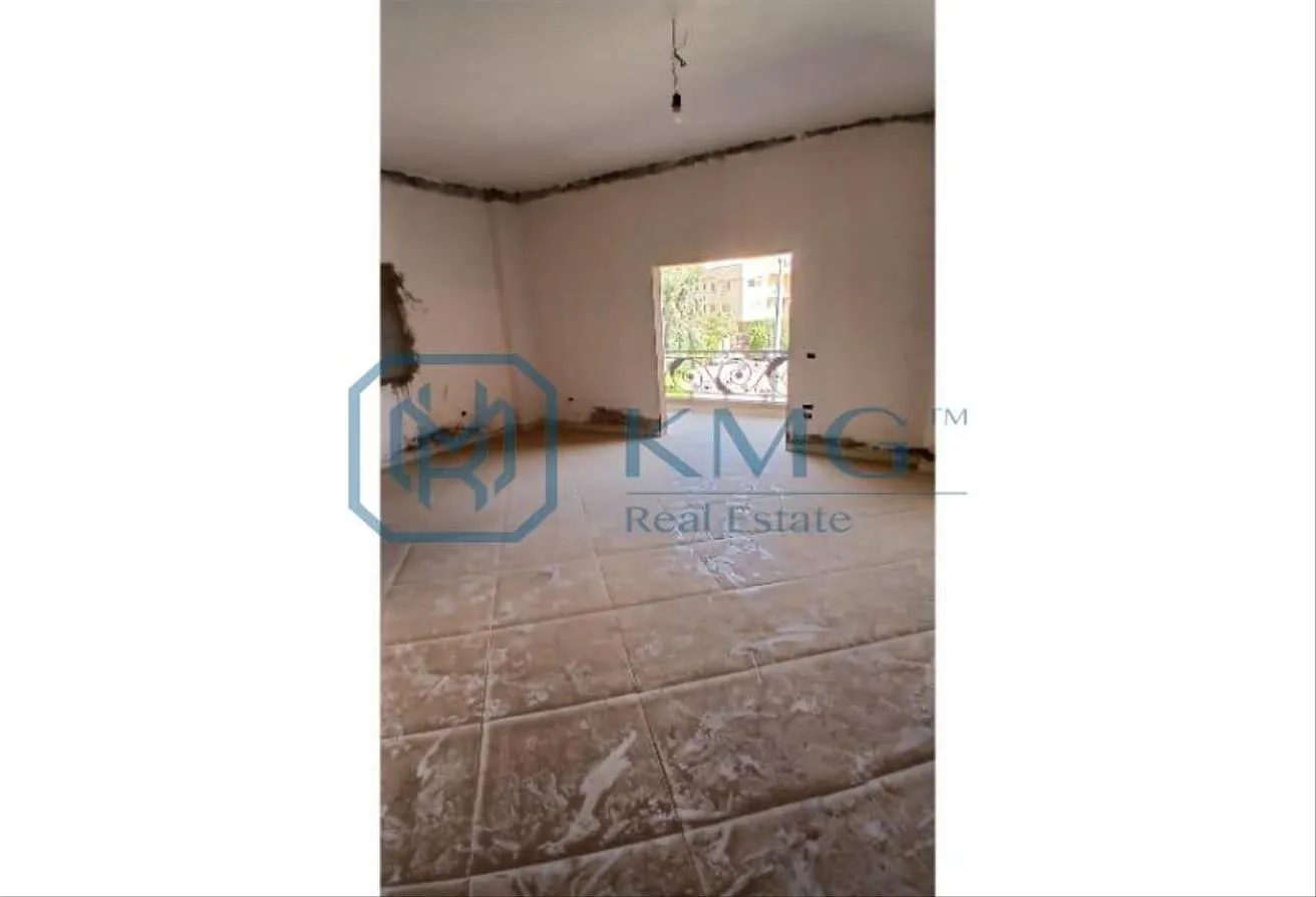 Sale in Area B: شقة240م دور اول بفيلاااات جنوب الاكاديميه بأسانسير