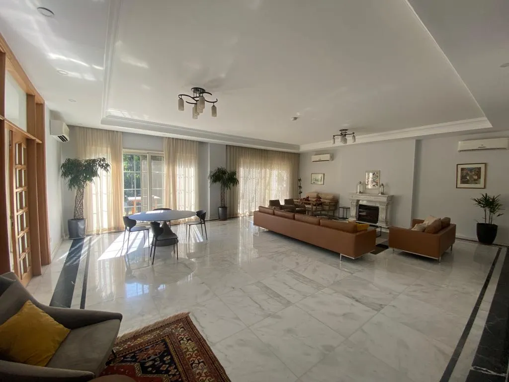 Rent in Lake View: Luxury Studio with Garden for Rent