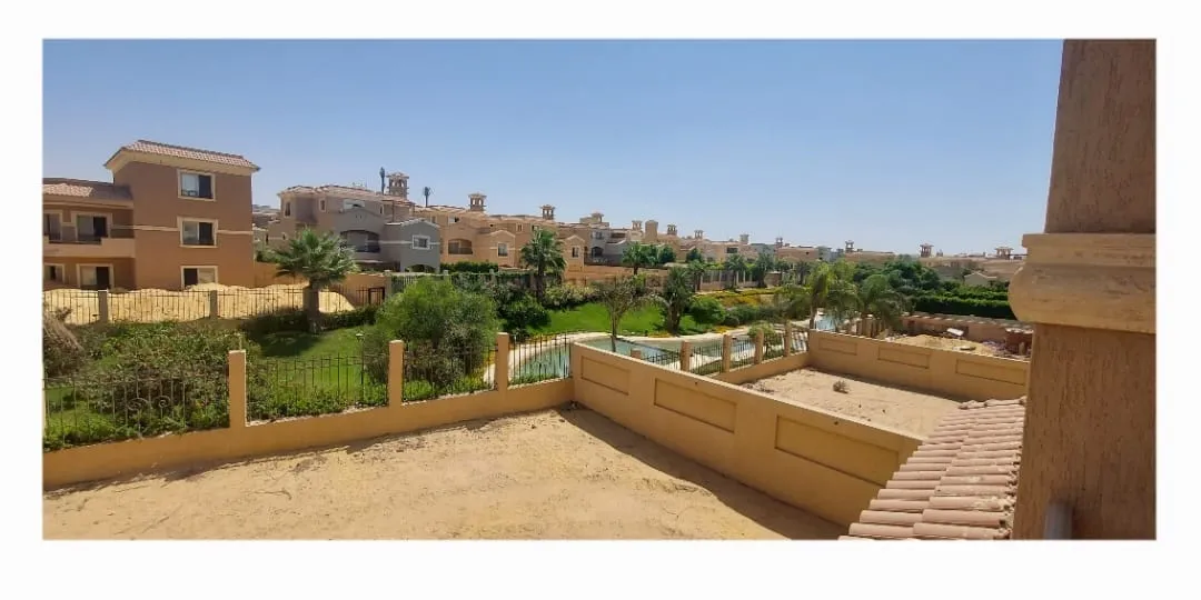 Rent in Les Rois: شقة مفروشة للايجار في كمبوند لوروا