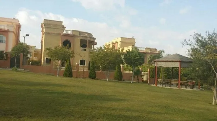 Rent in Fleur De Ville: 5 bedroom villa with kitchen and air conditioners