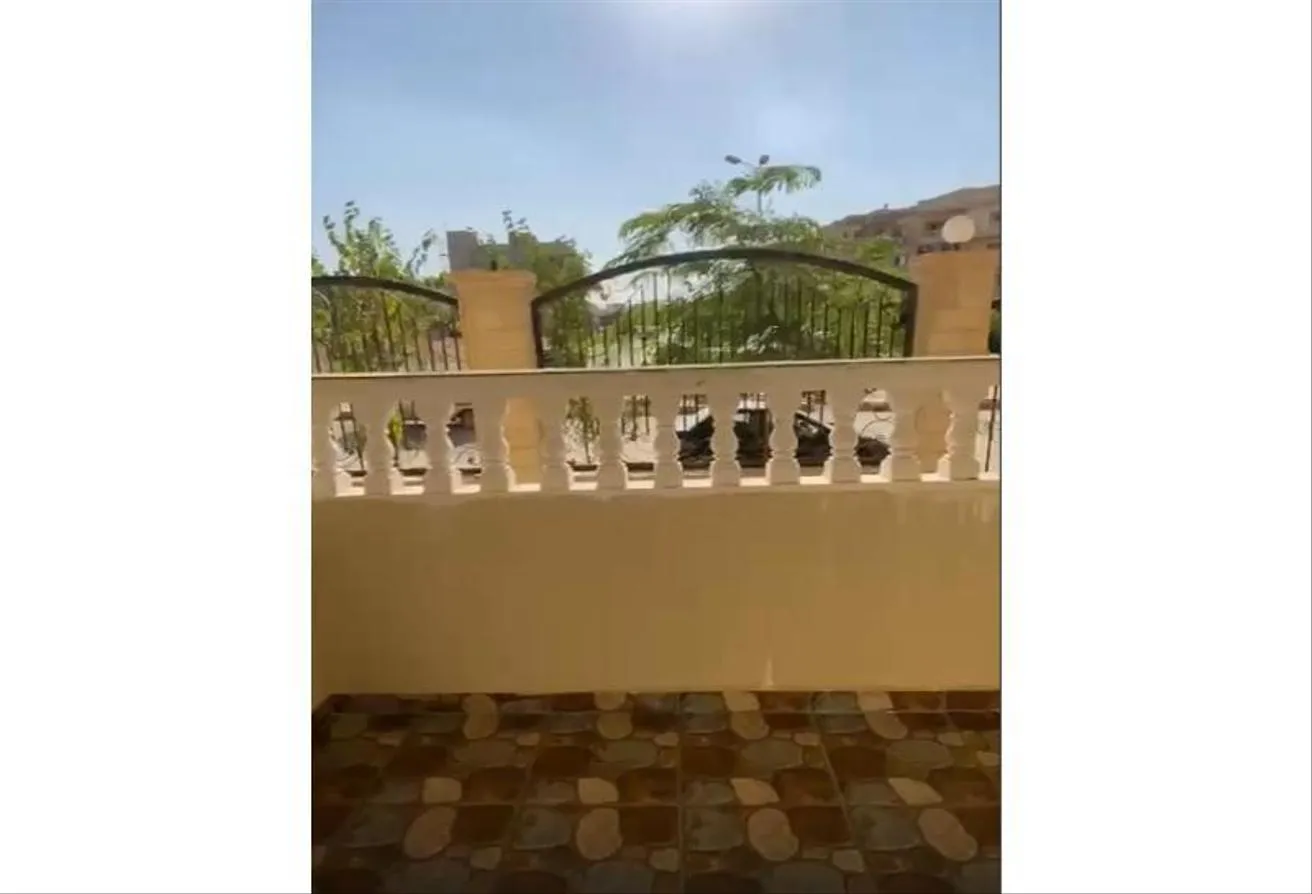 Sale in 2nd Neighborhood: امتلك شقه في فيلا ف مدينه الشروق باميز لوكيشن