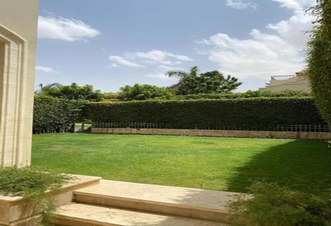 Sale in 5th Settlement Compounds: شقه للبيع بمنطقه البنفسج فيلات