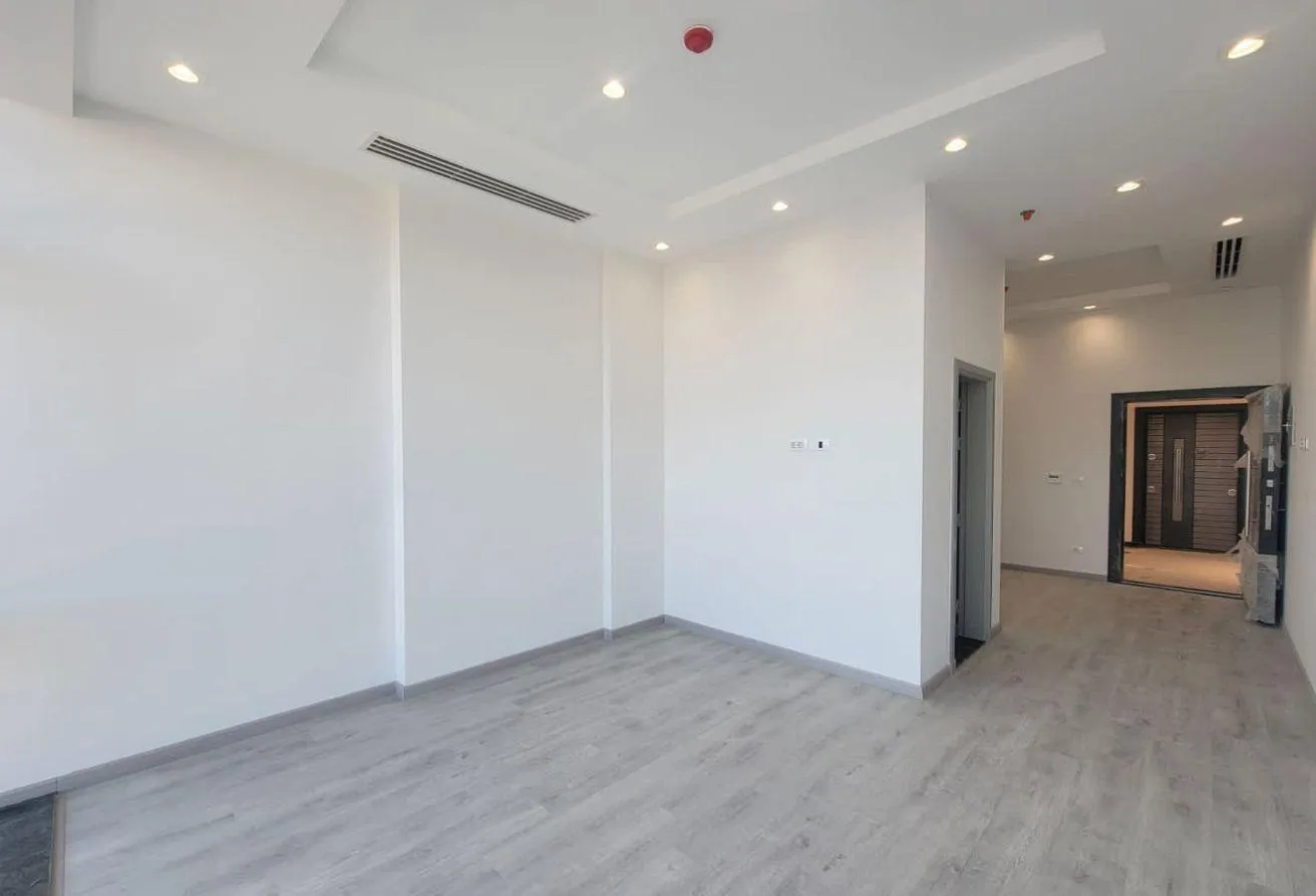 Rent in Akoya: مكتب للإيجار 86م تشطيب سوبر لوكس بالتكييفات