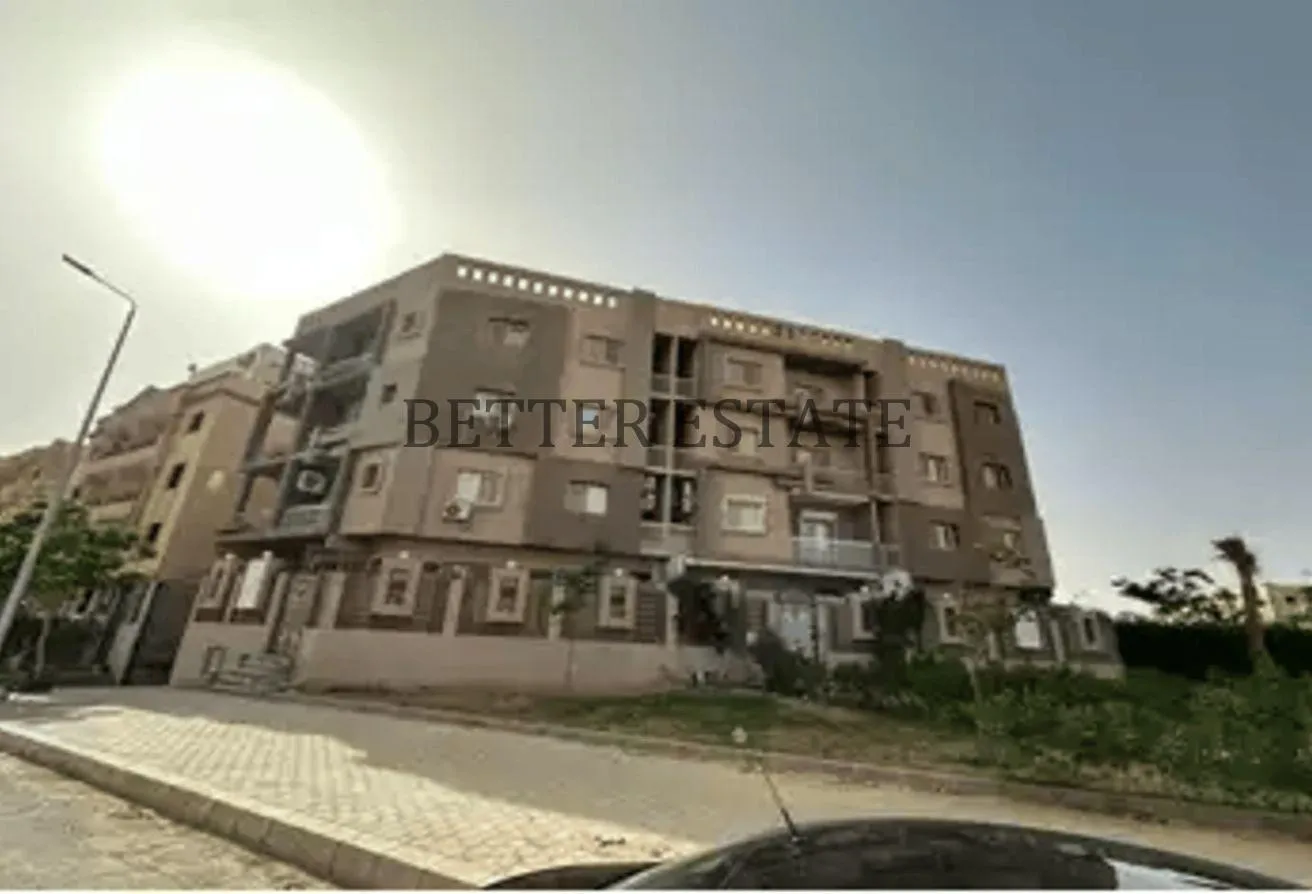 للايجار في كمبوندات الشروق: فيلا بحمام سباحة للايجار المفروش في الشروق 