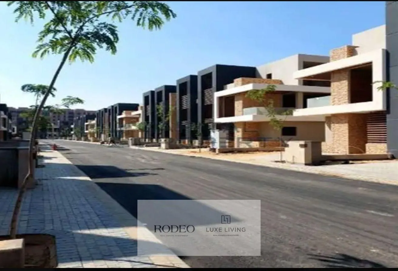 Sale in Midtown: Townhouse 300m Under Market Price in Midtown