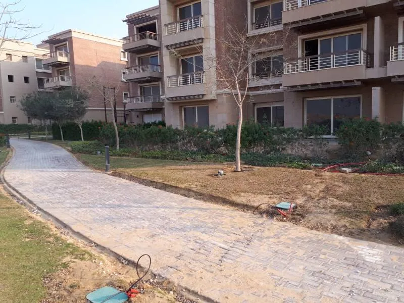 كمبوند كايرو جيت شقة للبيع فى طريق القاهرة الاسكندرية الصحراوي