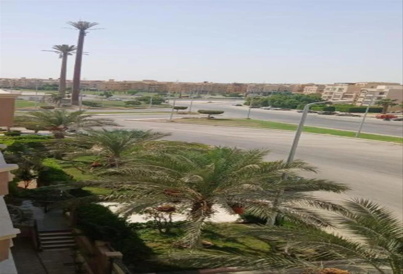 Sale in 10th District: روف مقنن بالحي العاشر في الشيخ زايد فيو ممتاز