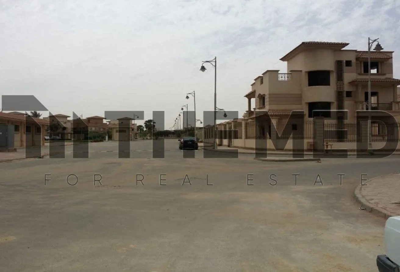 Sale in Royal City: Villa with ​​2200m land area on the corner, Resale