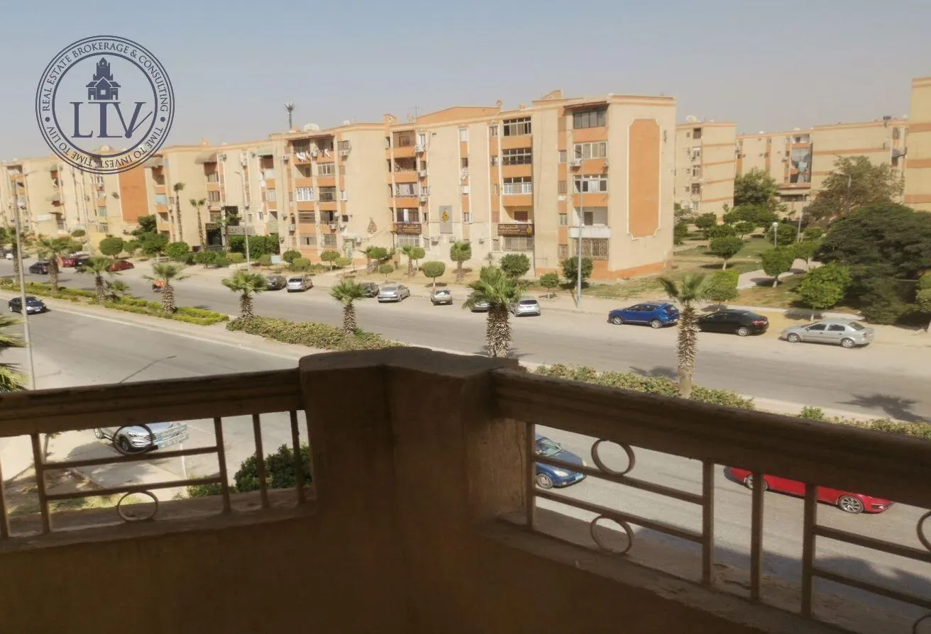 Sale in West Golf: شقة 155متر متشطبة للبيع بي الحي الخامس