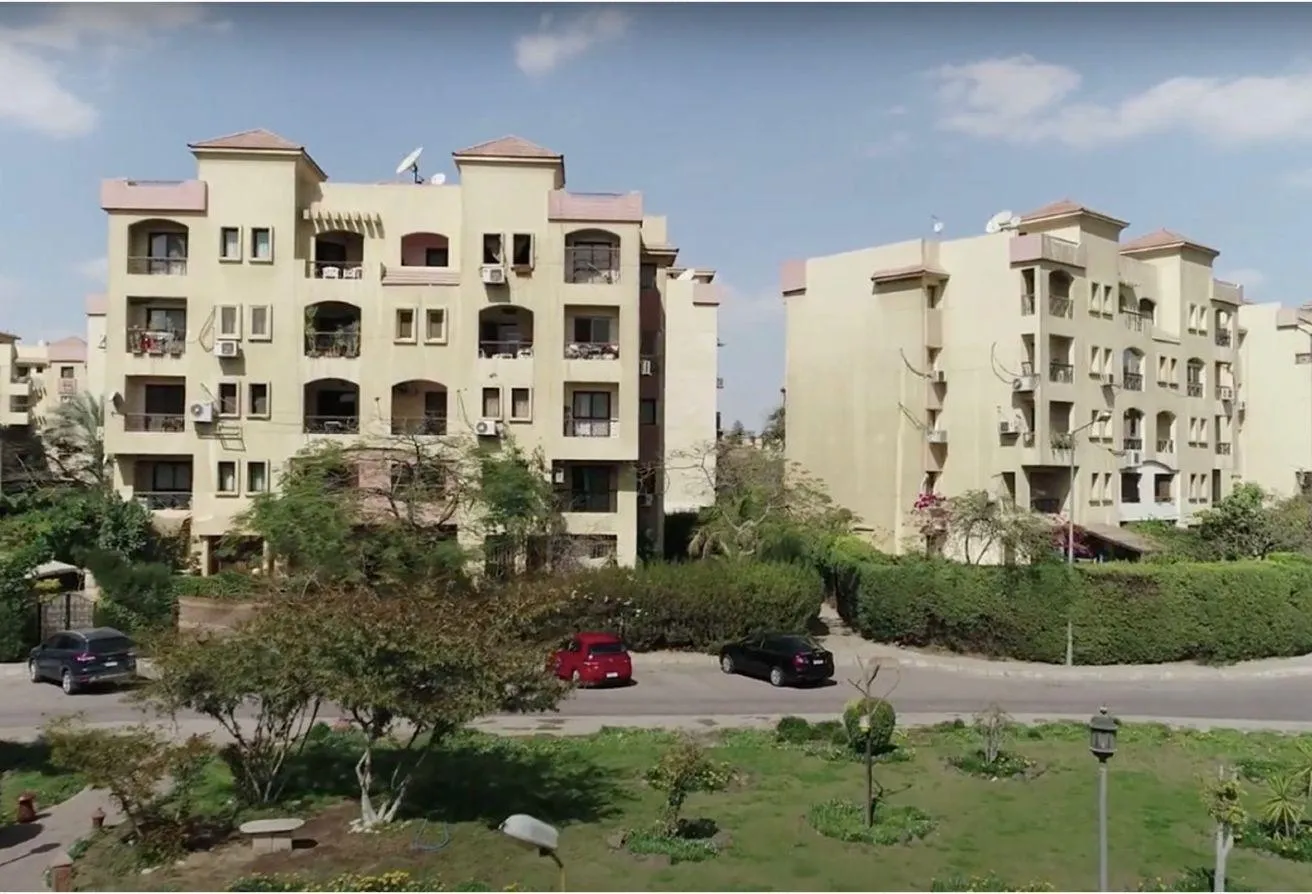 Sale in Hay El Ashgar: Semi-finished near Mall of Egypt in installments