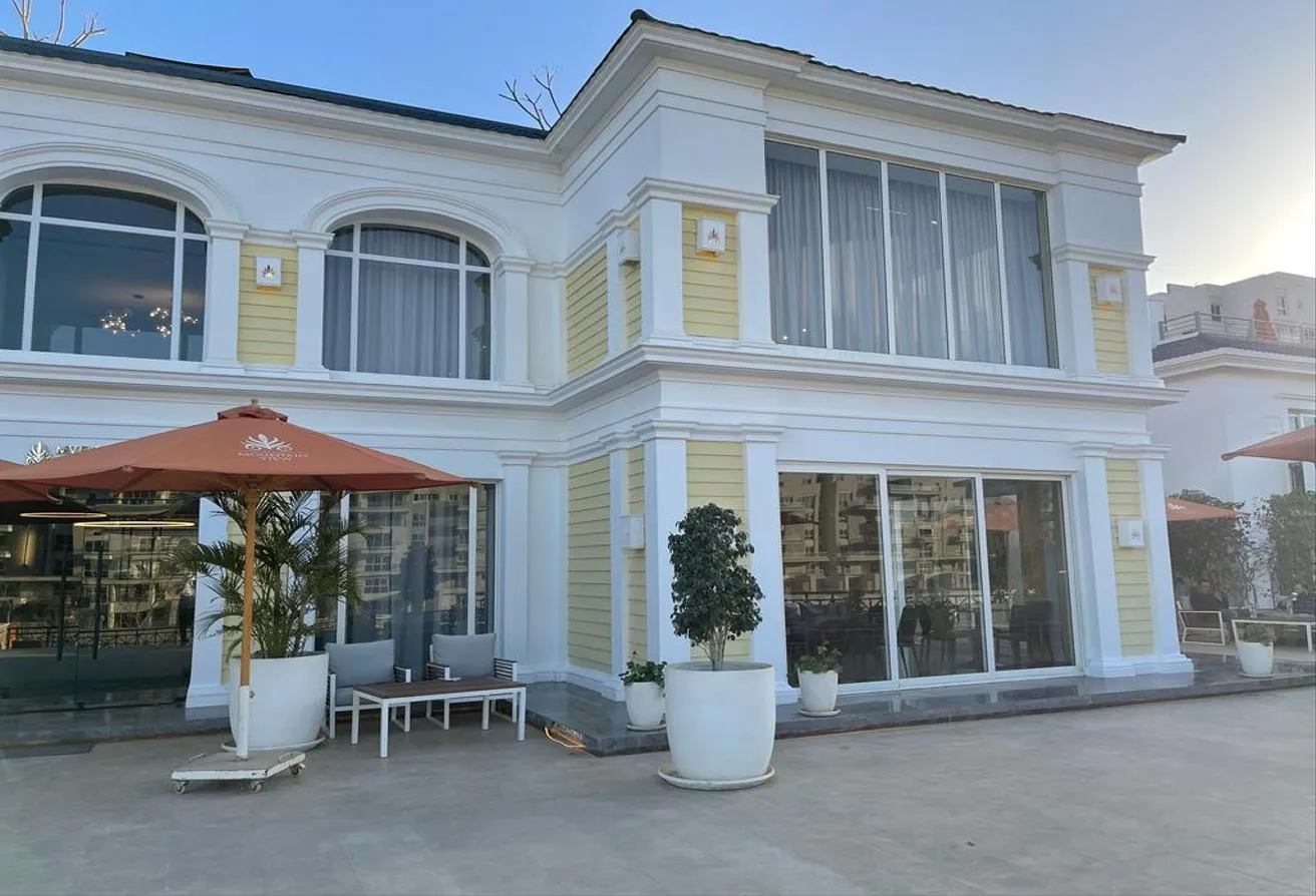 Sale in Mountain View iCity: Townhouse ready to move, finished, Mountain view