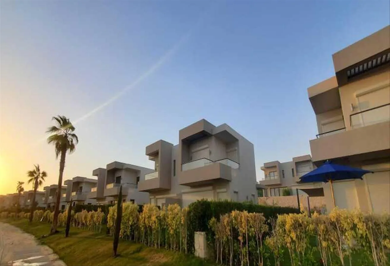 Sale in Azha: 1st Row lagoon Twinhouse 185 sqm in AZHA ELSOKHNA