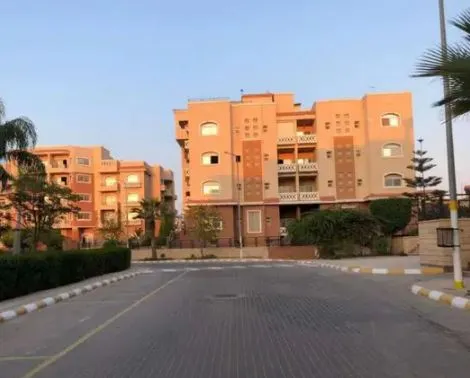 Rent in Hayat Heights: شقه فندقيه كمبوند حياه هايتس ٣٠٠م