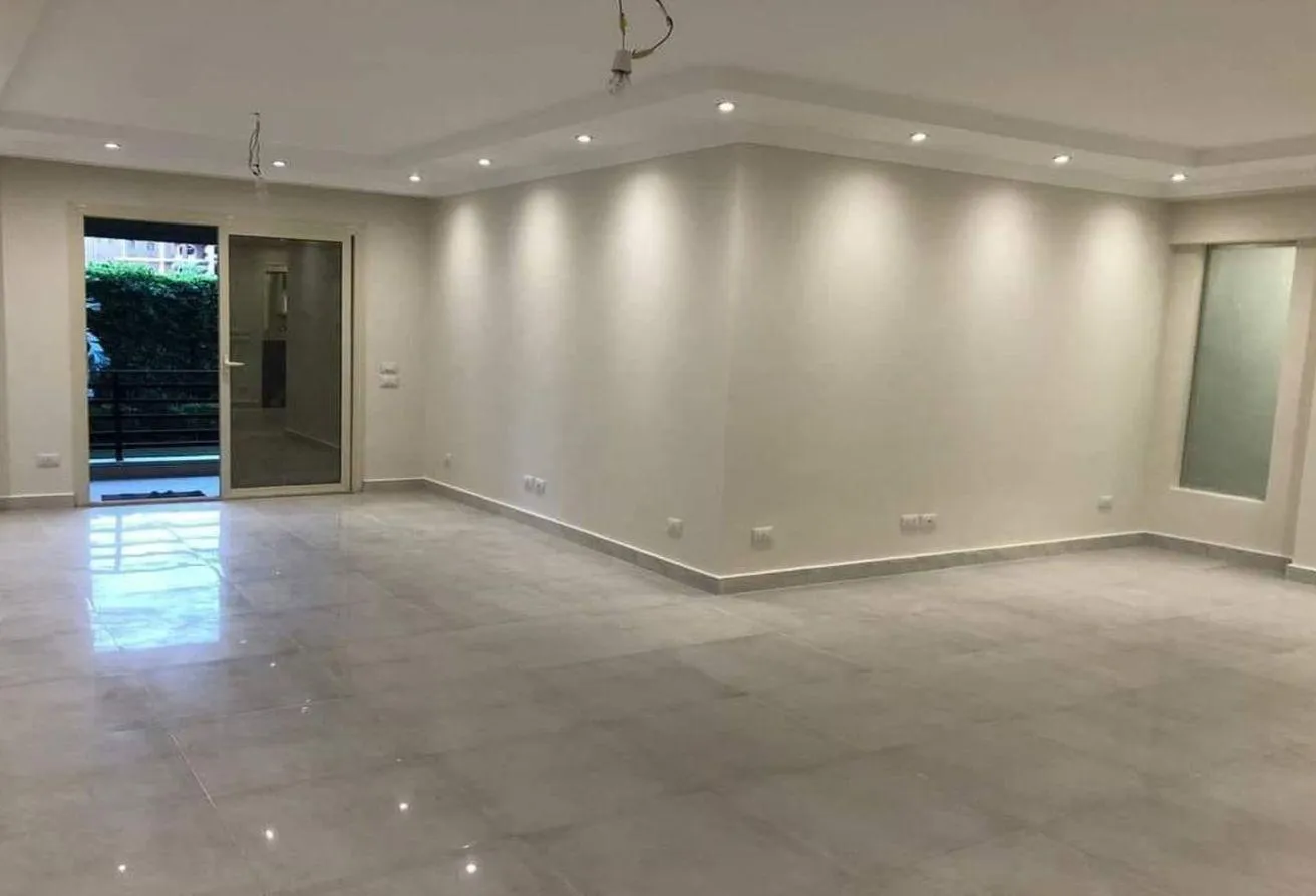 Sale in October Plaza: Very luxury Penthouse fully finished in Sodic