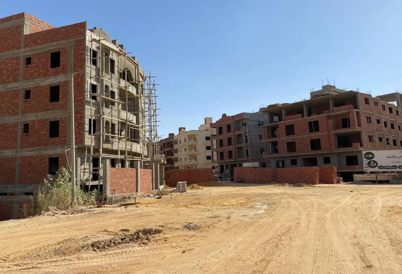 Sale in Beit Alwatan: للبيع قطعة مميزة جدا شمال نادي 6 اكتوبر
