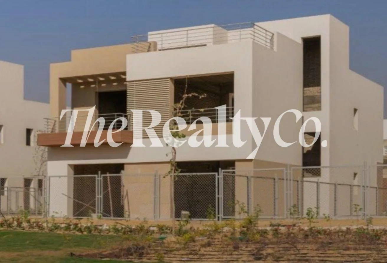 Sale in The Crown: Town House in the crown RTM With lowest price