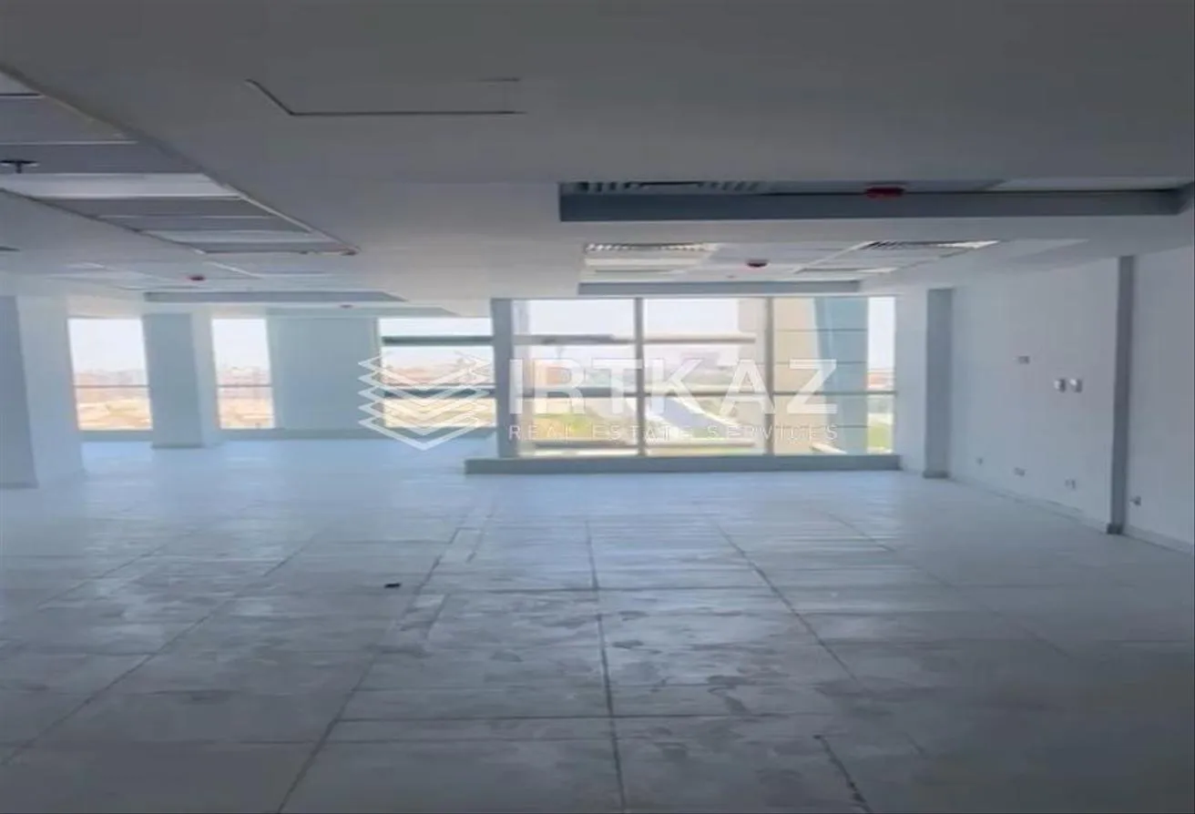Rent in Business Plus: Office 800m Fully Finished With Prime View