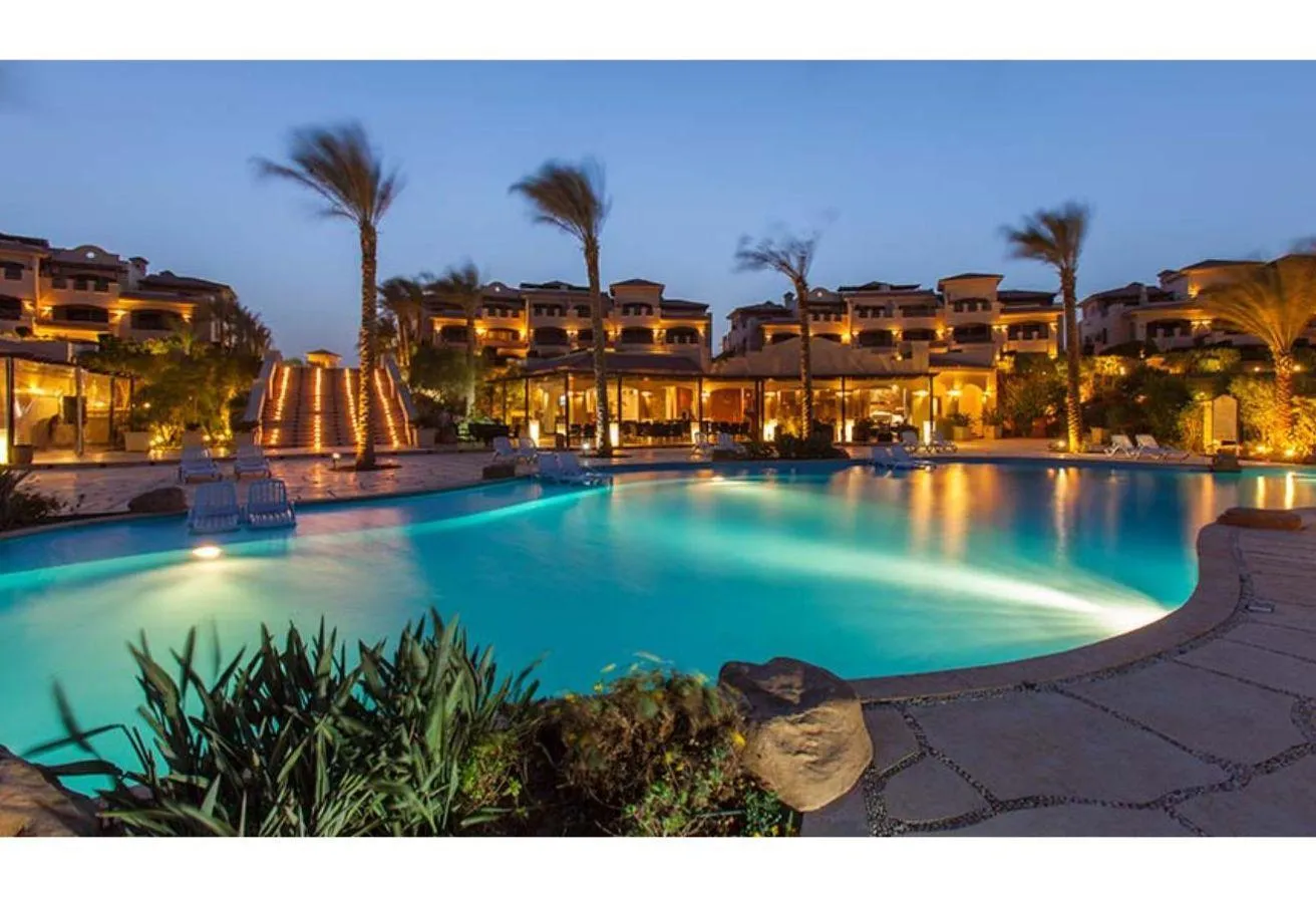 Sale in La vista Ras El Hikma: Twin house ready to move in La Vista East