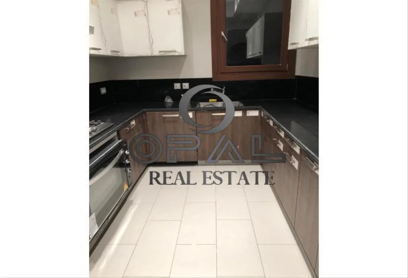 Rent in Forty West: شقه للايجار في فورتي ويست-بيفرلي هيلز مطبخ وتكيفات