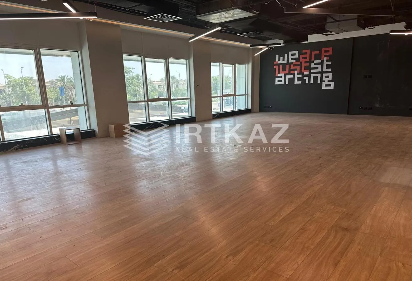 Sale in Trivium Business Complex: FINISHED Office 250m For Sale on North 90St DIRECT