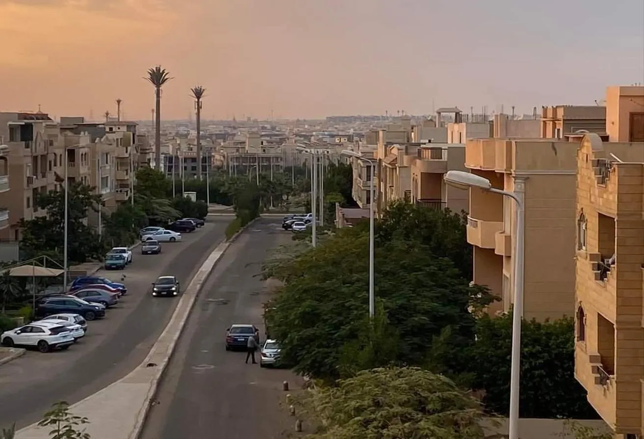 Sale in 8th District: للبيع شقه ٢٠٠ متر فى الحى التامن الشيخ زايد