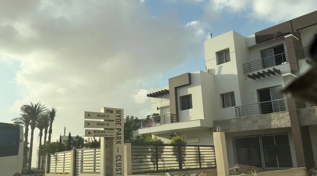 Standalone villa for sale in a lively compound Hyde park