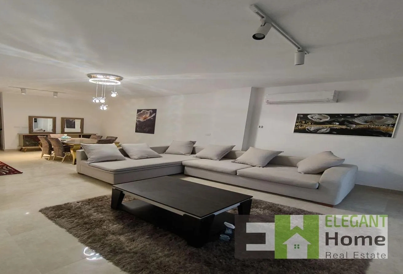 Rent in Moon Residences: Luxury furnished apartmrnt for rent at Al Marasem