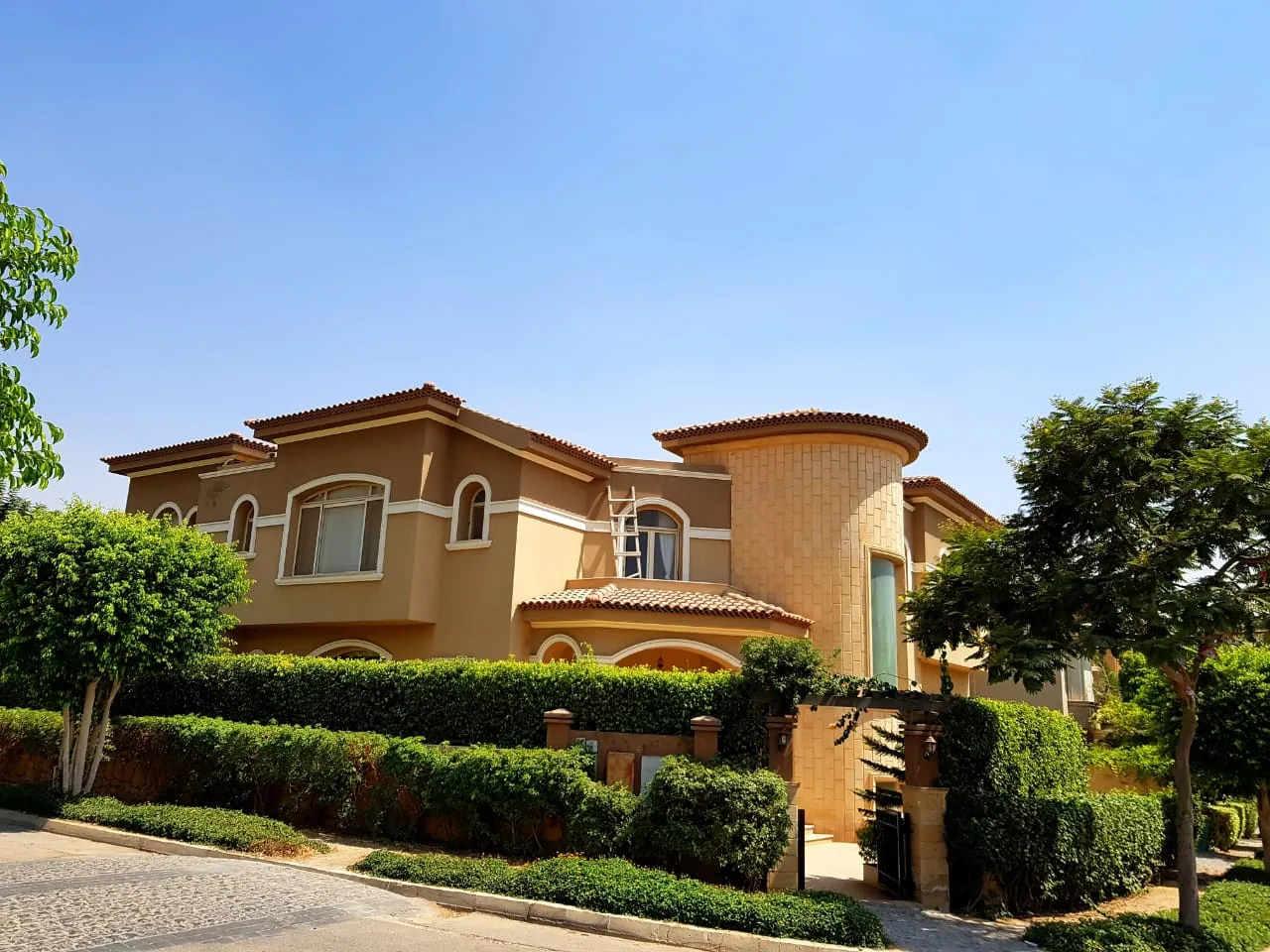 Rent in Lake View: Twin house super luxe finishing semi furnished