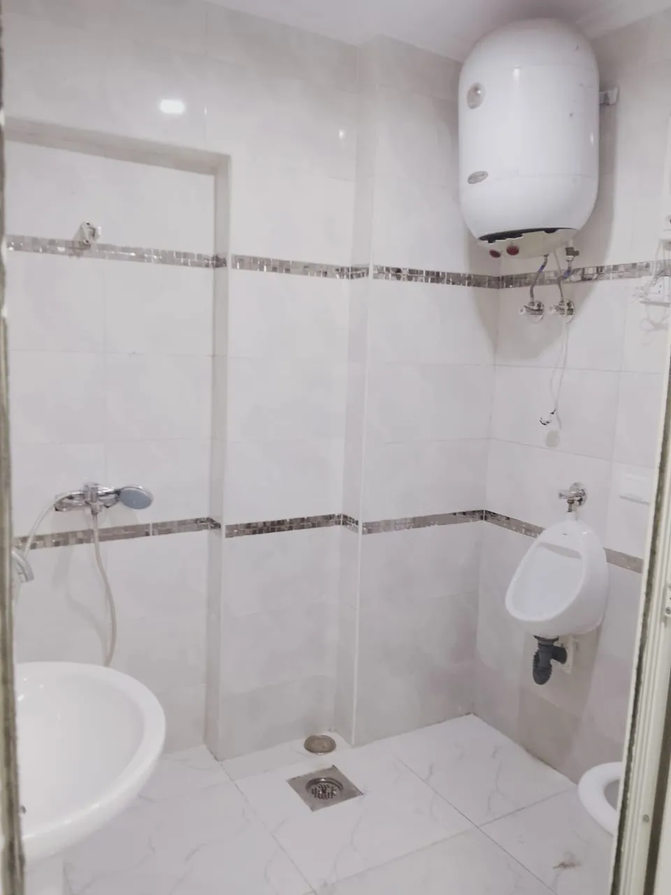 Shop for rent in Mohandessin, off Arab League Street